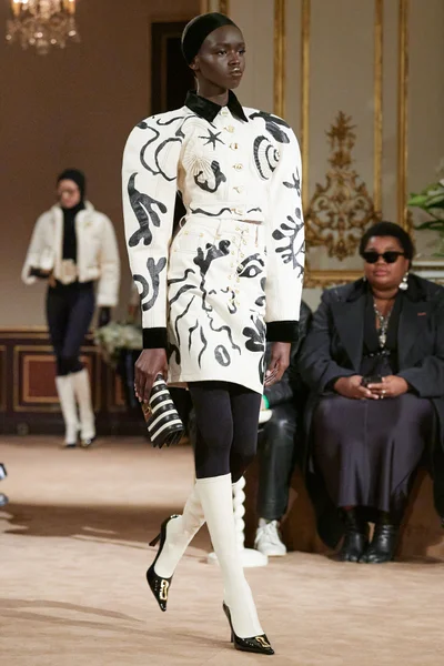 Look 28